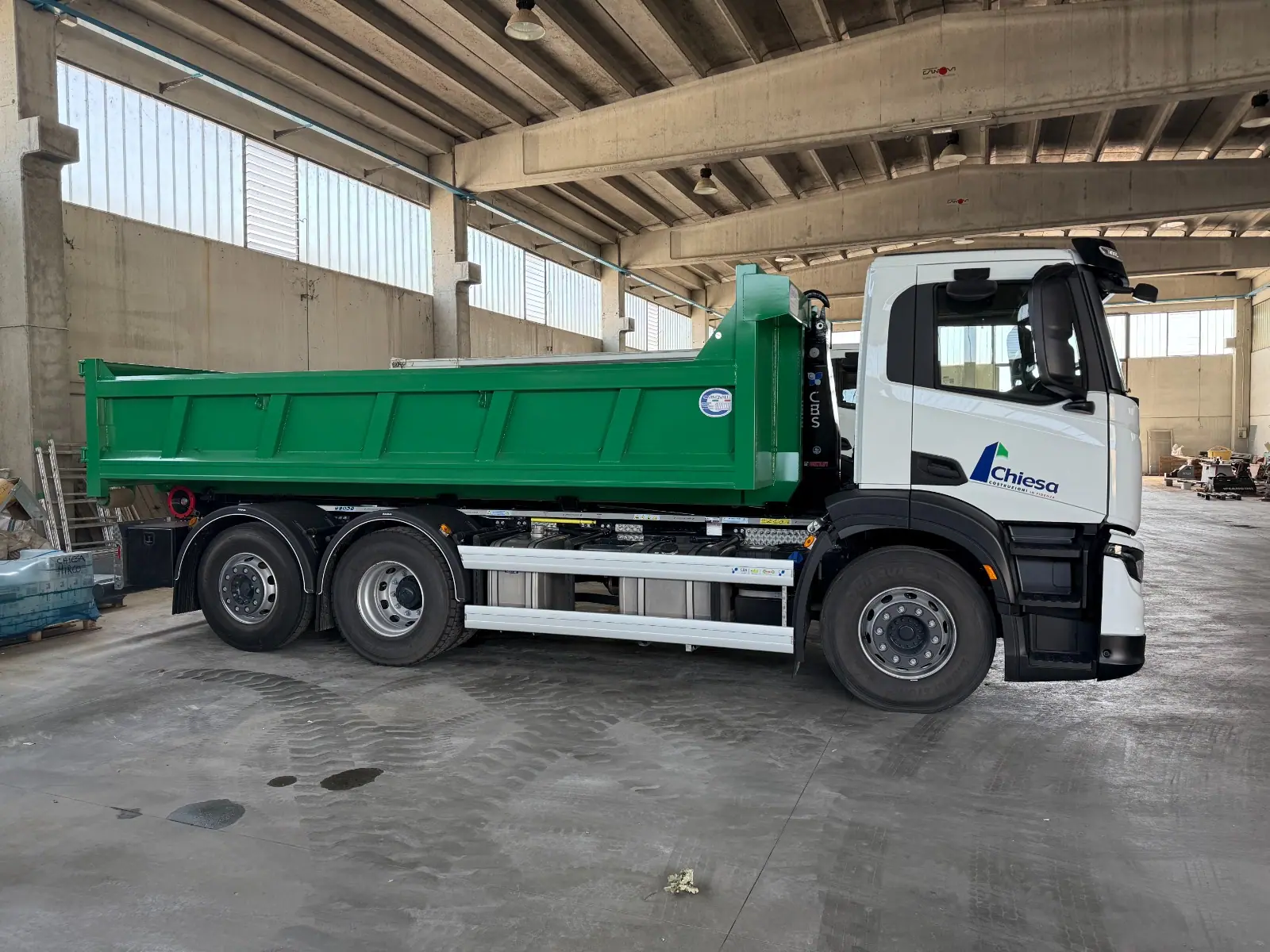 Camion con cassone per rifiuti edili (immagine di esempio)